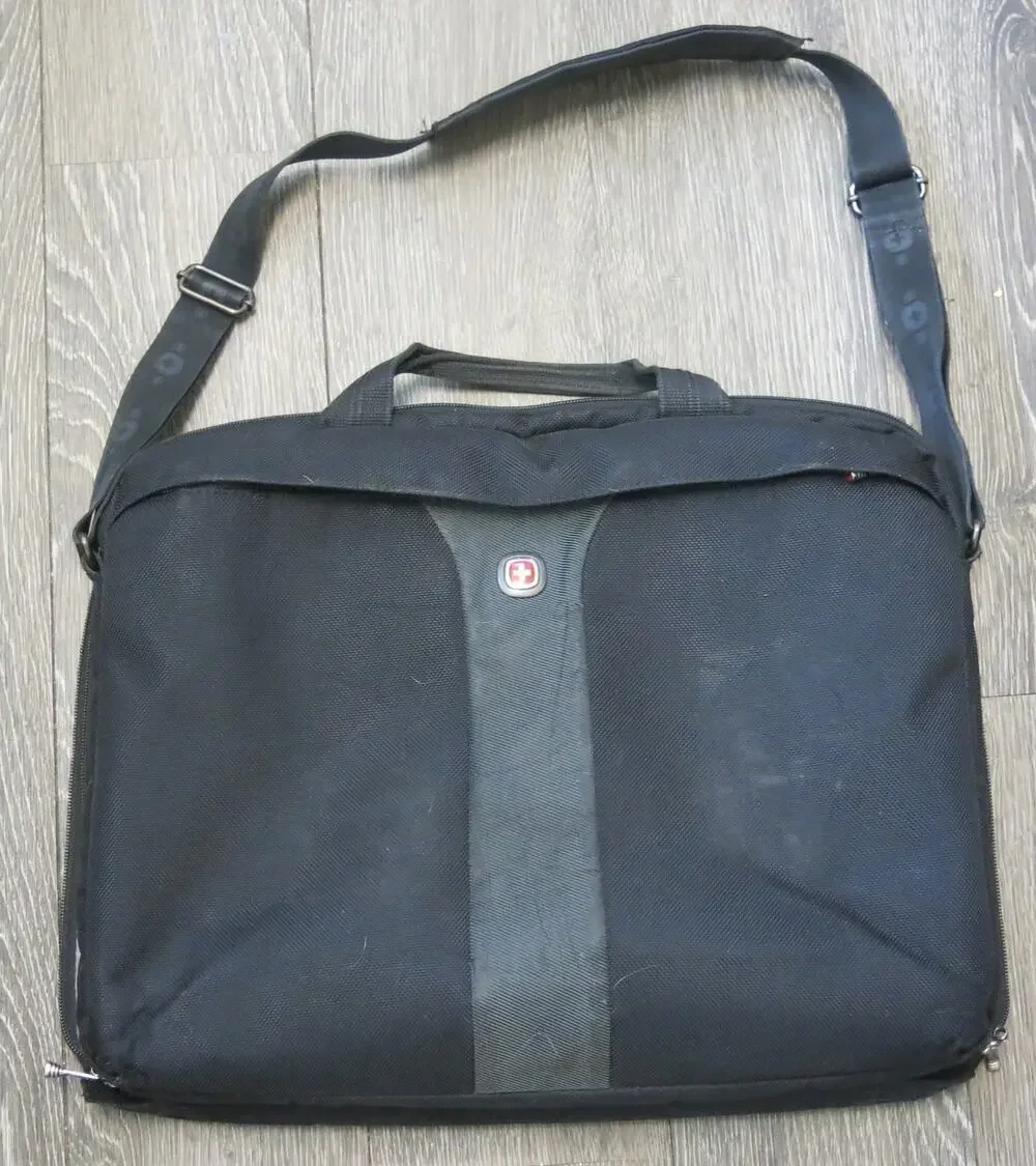 WENGER SWISS Laptop Messenger Briefcase Bag Pockets Straps Black School Travel